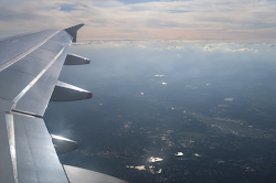 Vue de puis le hublot de l'avion.