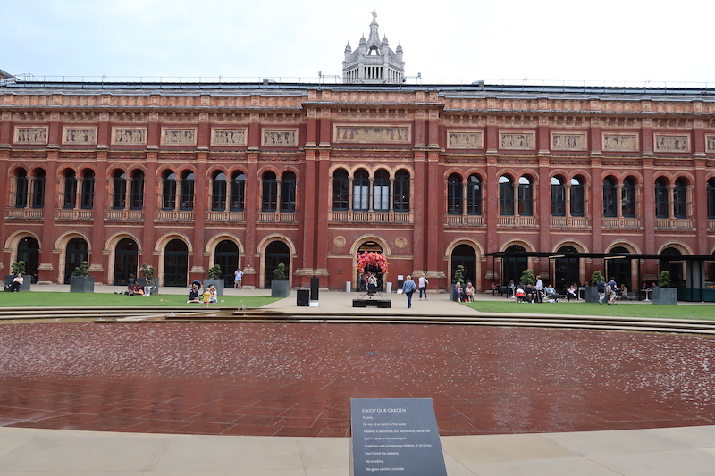 Façade au V&A museum.