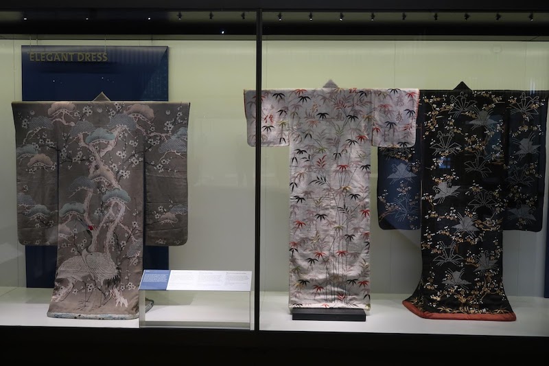 Kimono V&A museum.