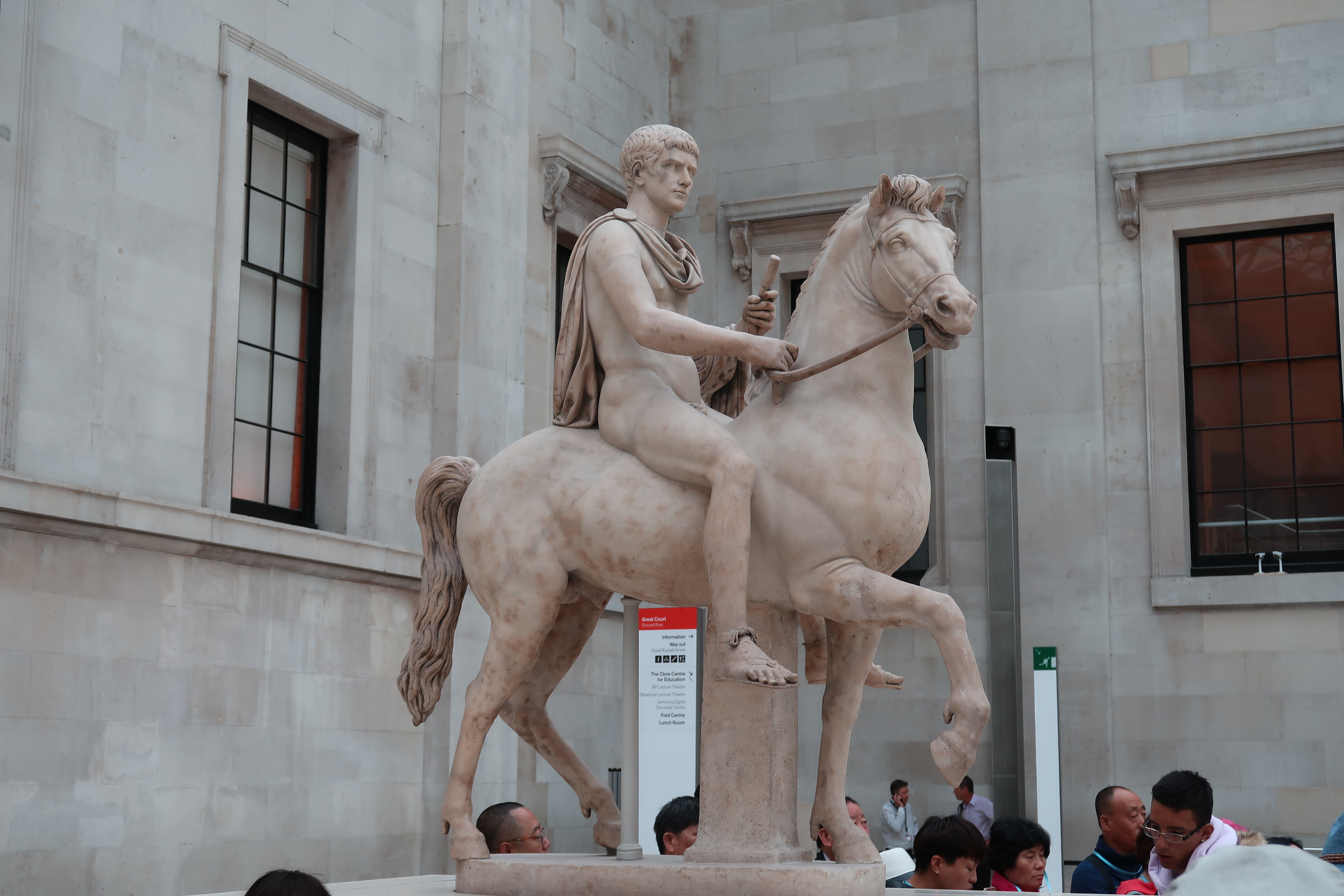 Statue homme à cheval British Museum.