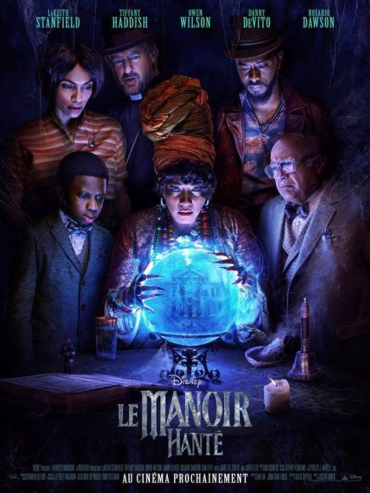 affiche du film représentant tous les personnages autour d'une boule de cristal.