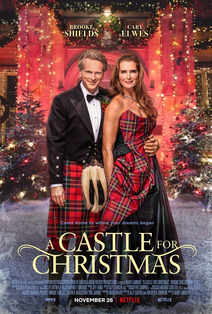 affiche du film représentant un couple en tenue écossaise devant un château décoré pour Noël.