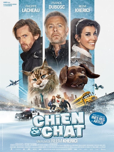 Affiche du film représentant le portrait des trois personnages principaux en gros plan, avec les animaux de synthèse, chien marron et chat angora, juste en dessous, sur paysage enneigé avec éléments des scènes d’action du film.