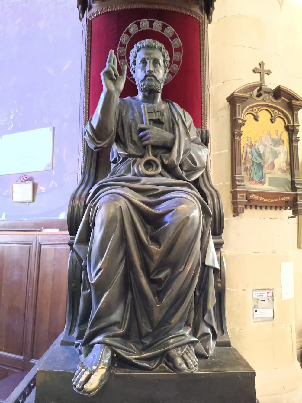 Statue dans l'église.
