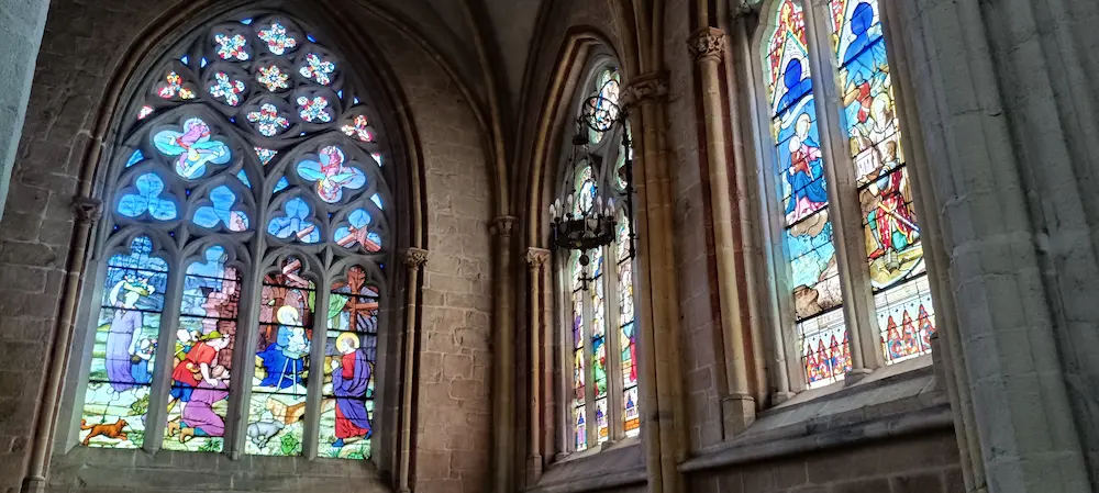 Vitraux de la cathédrale Saint-Corentin.