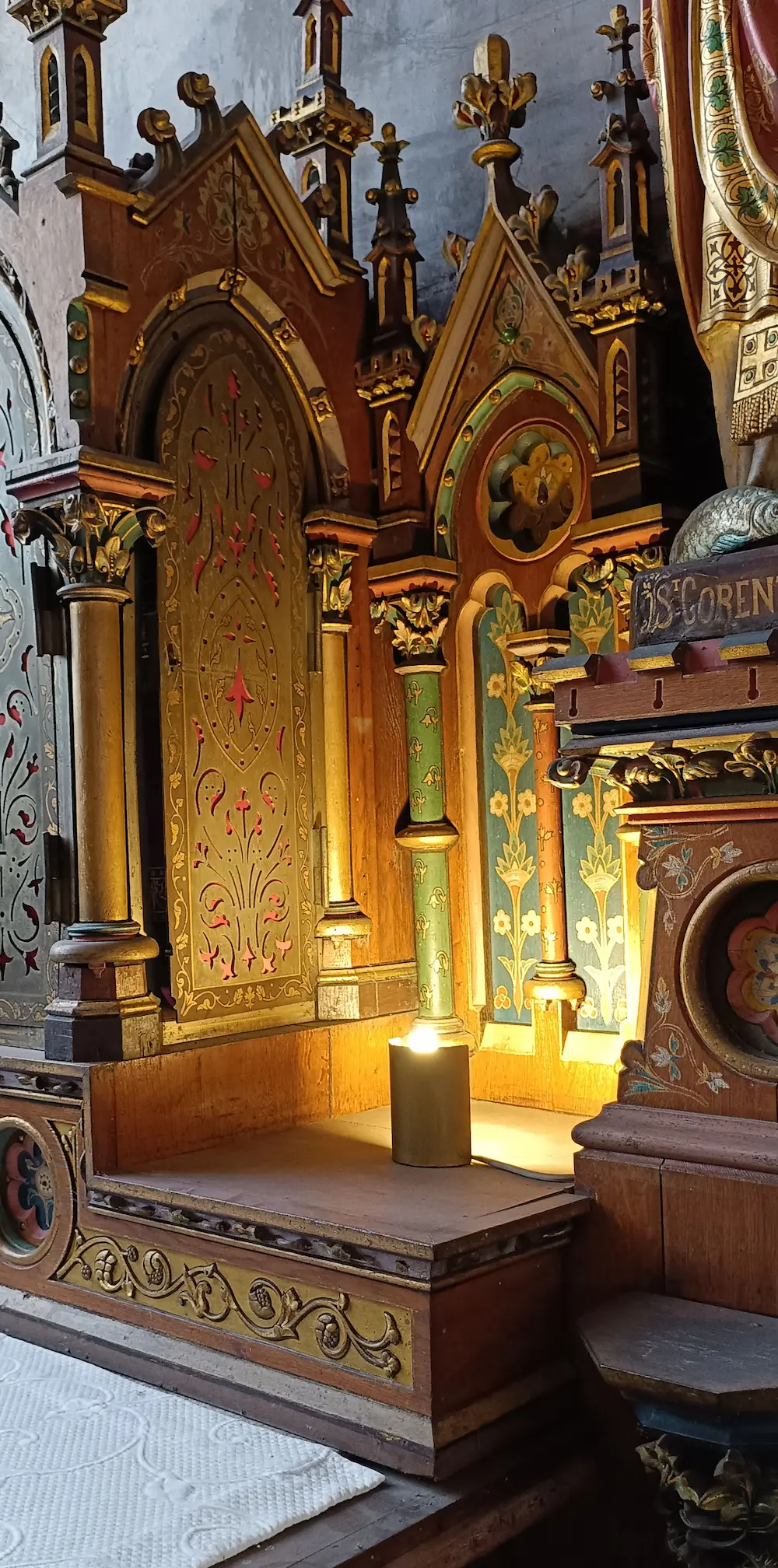 Dans la cathédrale.
