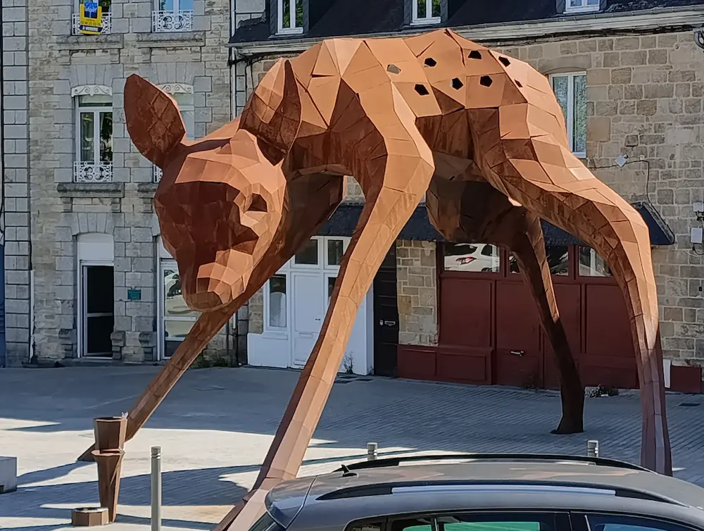 Faon dans la ville.