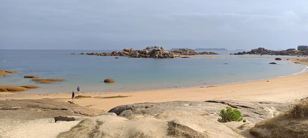 La plage rose.