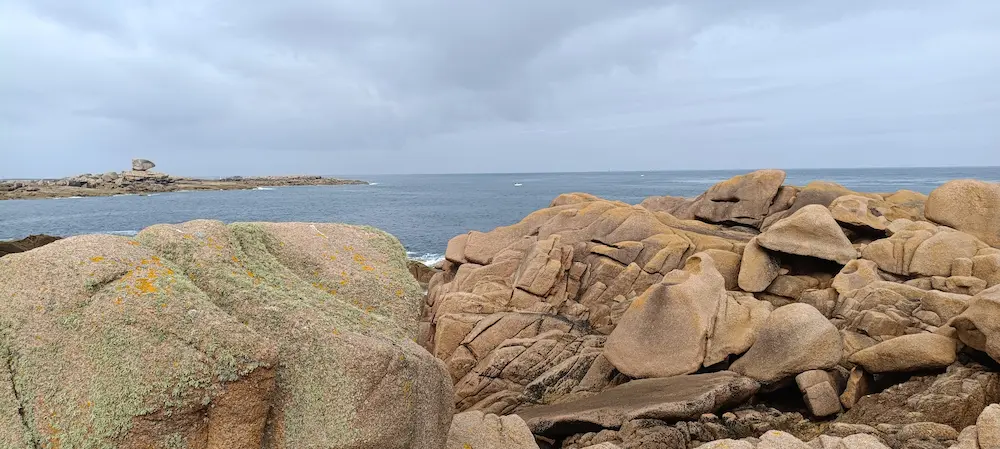 La côte de granit rose.