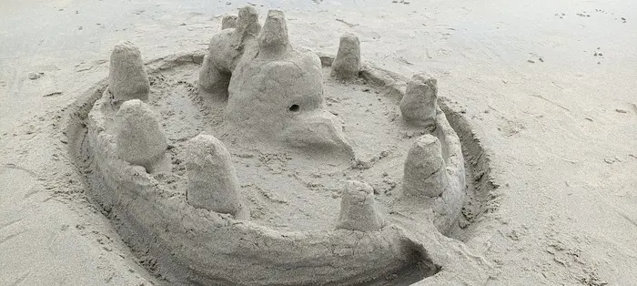 Un château de sable.