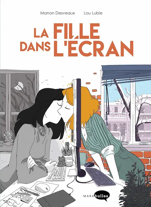 Couverture de la bande dessinée représentant deux femmes séparées par un écran, l'une est en noir et blanc, l'autre en couleur. Celle-ci traverse l'écran pour embrasser la première.